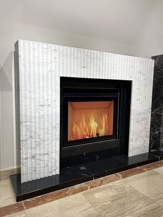 Портал для камина Bravo Даллас Volakas + Nero Marquina мрамор белый/черный прямой