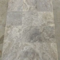 Плитка из травертина Silver Filled and Honed 1,2х40,6х40,6 см, серая матовая заполненная шлифованная Export