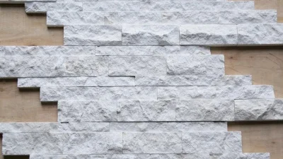 Плитка мозаичная из мрамора Lilac marble Split Face Interlocking panel 1,7х17,4х53 см, панель, белая с колотой поверхностью