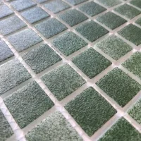 Мозаїка зі скла AquaMo PW25213 Green 25x25x4 (317x317) мм глянцева на сітці