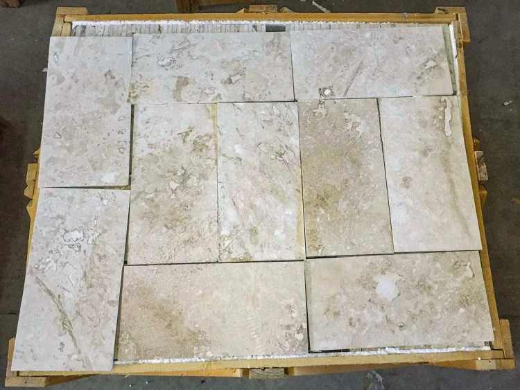 Плитка из травертина Light Filled and Honed 1,2х20,3х40,6 см, бежевая матовая заполненная шлифованная Standart 2-nd ch.