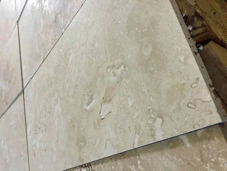 Плитка из травертина Light Filled and Honed 1,2х20,3х40,6 см, бежевая матовая заполненная шлифованная Standart 2-nd ch.