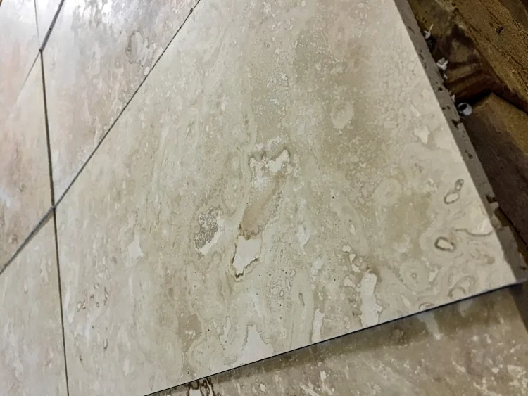 Плитка из травертина Light Filled and Honed 1,2х20,3х40,6 см, бежевая матовая заполненная шлифованная Standart 2-nd ch.