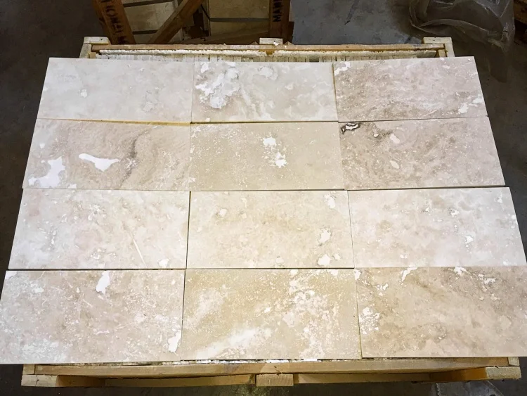 Плитка из травертина Light Filled and Honed 1,2х20,3х40,6 см, бежевая матовая заполненная шлифованная Standart 2-nd ch.