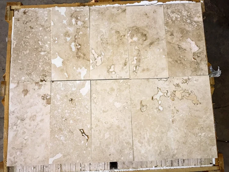Плитка из травертина Light Filled and Honed 1,2х20,3х40,6 см, бежевая матовая заполненная шлифованная Standart 2-nd ch.