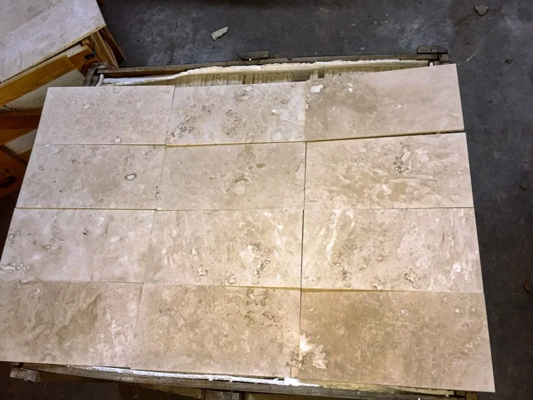 Плитка из травертина Light Filled and Honed 1,2х20,3х40,6 см, бежевая матовая заполненная шлифованная Standart 2-nd ch.