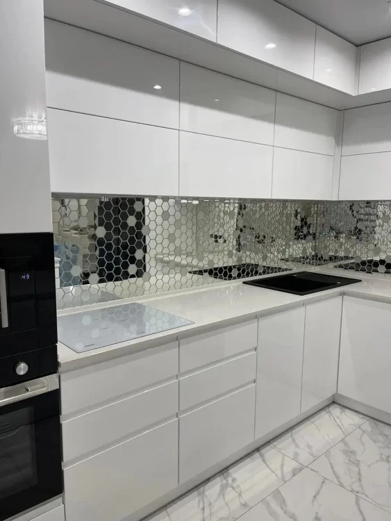 Мозаика зеркальная DecorStoneHub Zs-hex-ZS серебристая с сатином 304х303 мм шестигранник для клуба