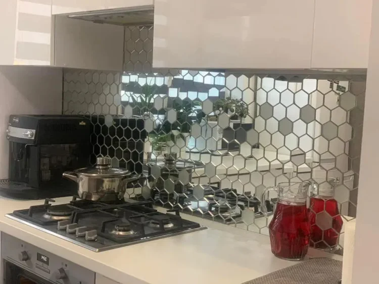 Мозаика зеркальная DecorStoneHub Zs-hex-ZS серебристая с сатином 304х303 мм шестигранник для клуба