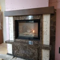 Портал для камина Bravo Верона Rosso Asiago мрамор + плитка Travertine красный/бежевый прямой n1