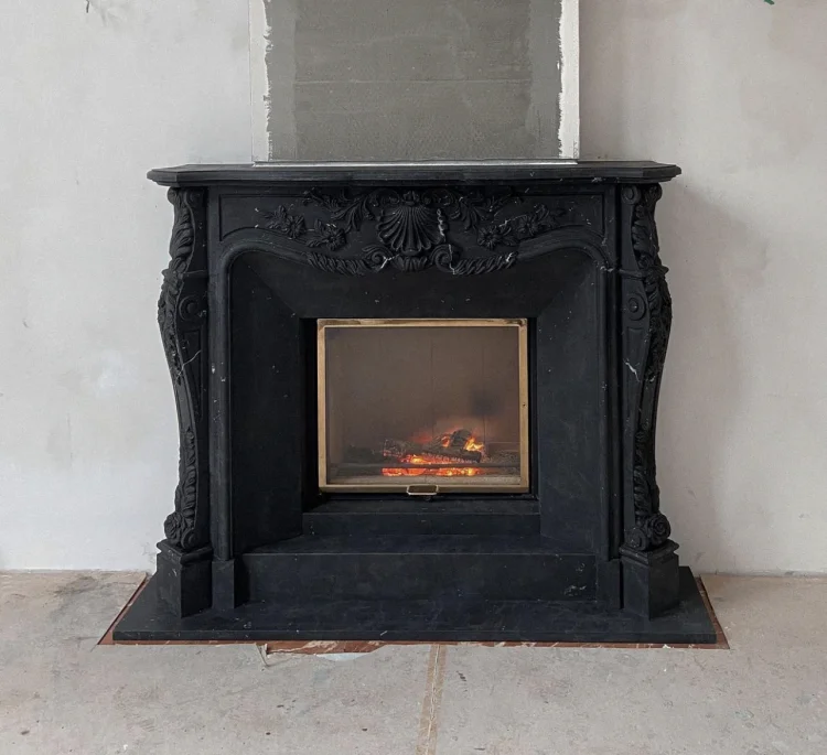 Портал для каміна Bravo Нью-Йорк Nero Marquina Antique мармур чорний прямий