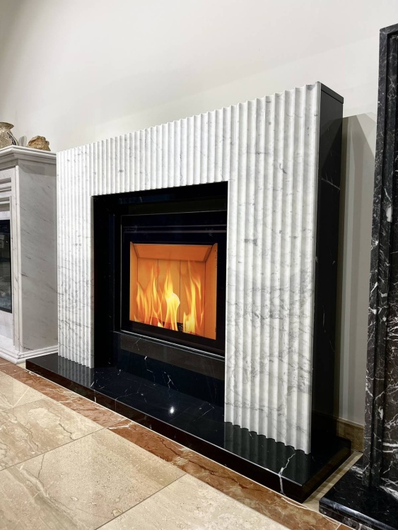 Портал для камина Bravo Даллас Calacatta Black + Bianco Cararra Venatino мрамор белый/черный прямой