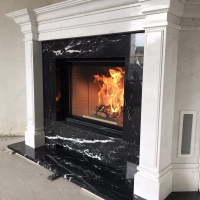 Портал для каміна Bravo Стокгольм Volakas + Nero Marquina мармур білий/чорний прямий