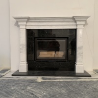 Портал для каміна Bravo Стокгольм Volakas + Nero Marquina мармур білий/чорний прямий